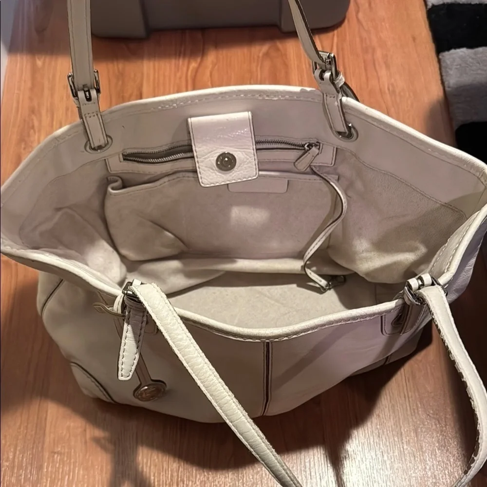 Michael Kors White Shoulder Bag with Textured Leather